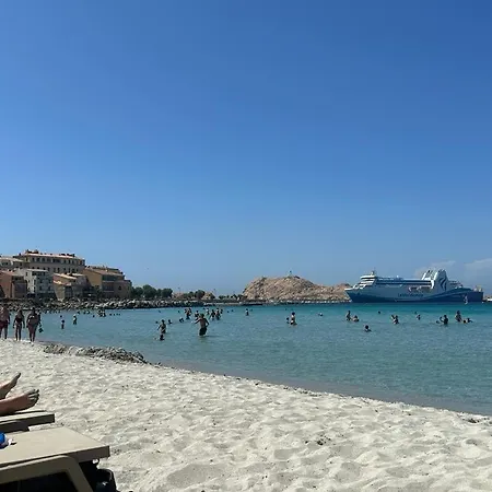 à 2 Mn A Pied De La Rousse Corse