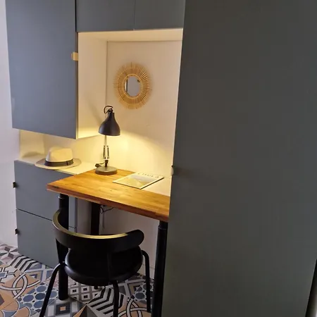 Appartement à 2 Mn A Pied De La Rousse Corse *