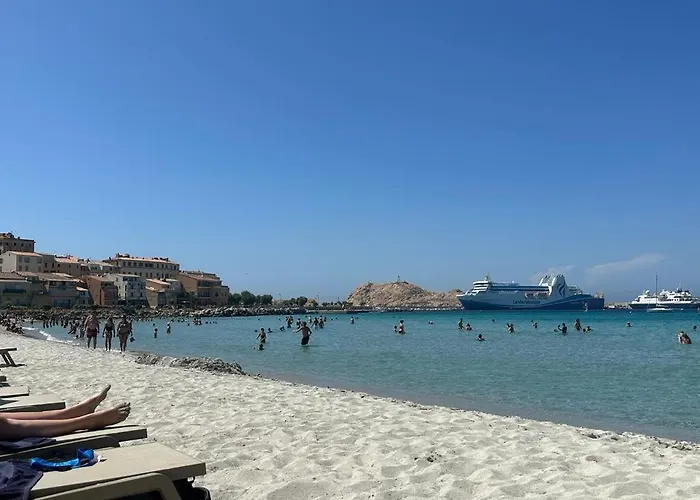 à 2 Mn A Pied De La Rousse Corse