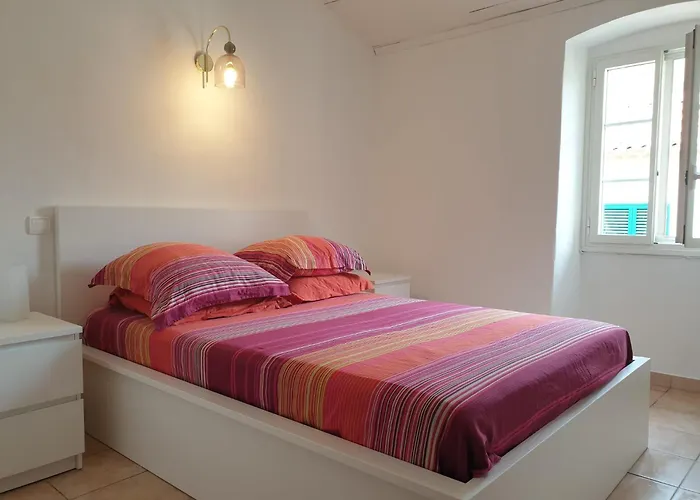 Appartement à 2 Mn A Pied De La Rousse Corse *