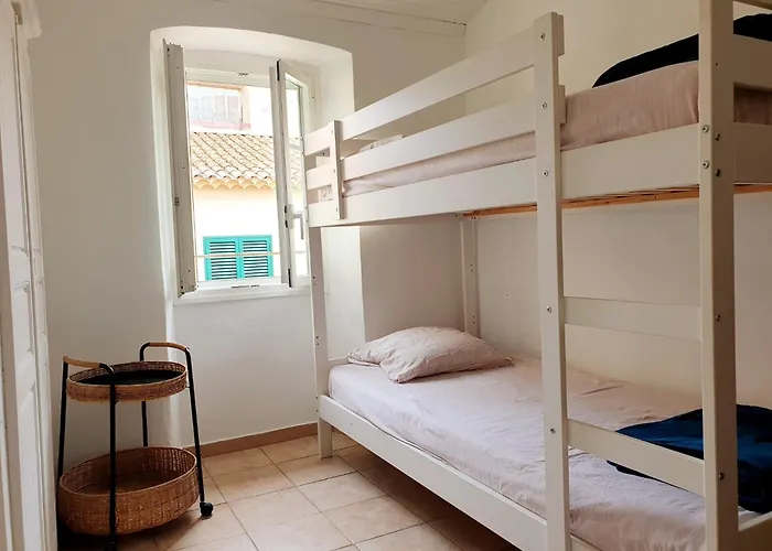 à 2 Mn A Pied De La Rousse Corse Appartement *