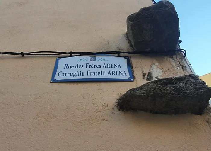 à 2 Mn A Pied De La Rousse Corse