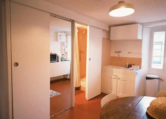 Appartement à 2 Mn A Pied De La Rousse Corse *