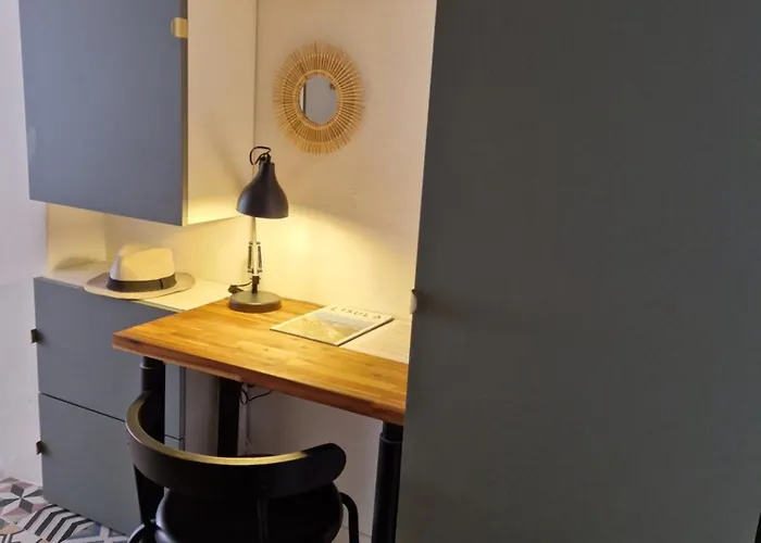 Appartement à 2 Mn A Pied De La Rousse Corse *